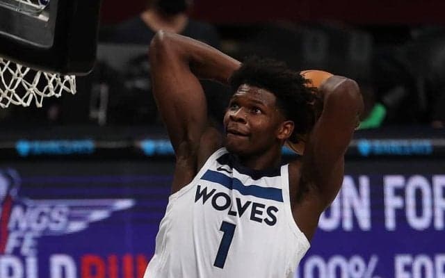 ウルブズがリーグトップのジャズを下す大金星！ 新人エドワーズが攻防両面で躍動