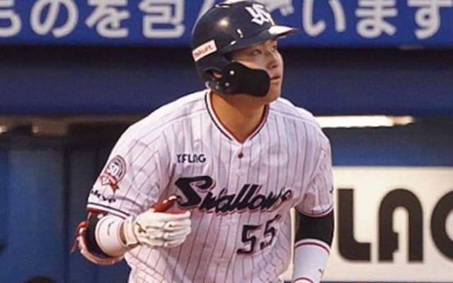 ヤクルト村上宗隆、“右手1本”衝撃弾に球場どよめく　8号ソロでキング争いトップに並ぶ