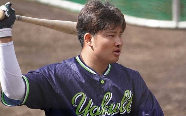 「柳田みたい」「これが入るのはおかしい」燕・村上が放った衝撃の“右手1本弾”
