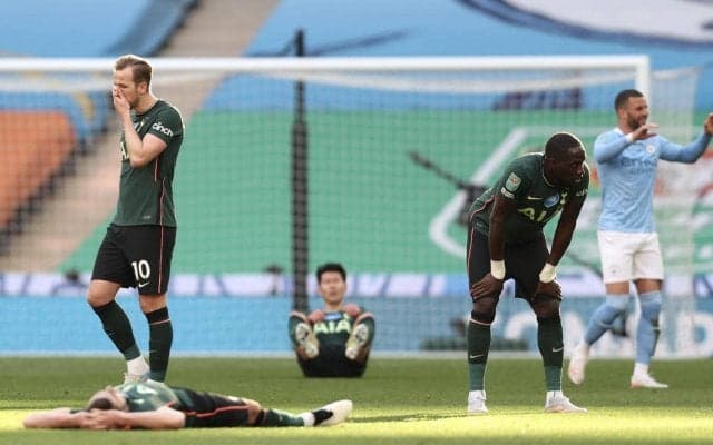 キャリア初タイトルを逃したソン・フンミンが号泣…デ・ブライネたちからも慰め