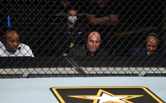 UFCの衝撃KO、実況席の驚きすぎ“白目リアクション”に欧米笑撃「この顔を見て爆笑」