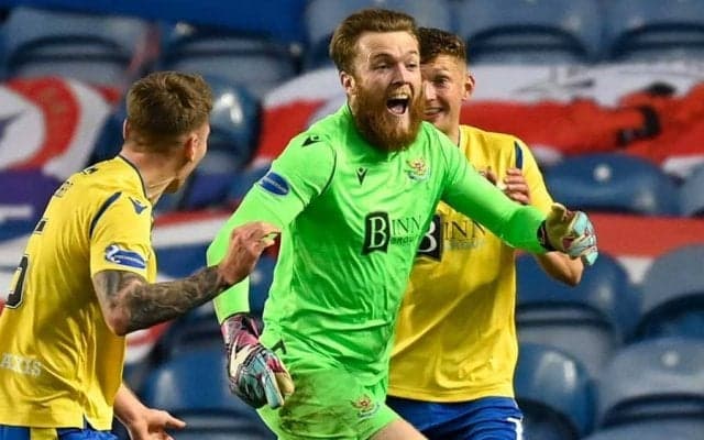 終了ギリギリにGKがヘッド　劇的同点シーンに海外衝撃「ワオ。美しい」「彼を攻撃に」