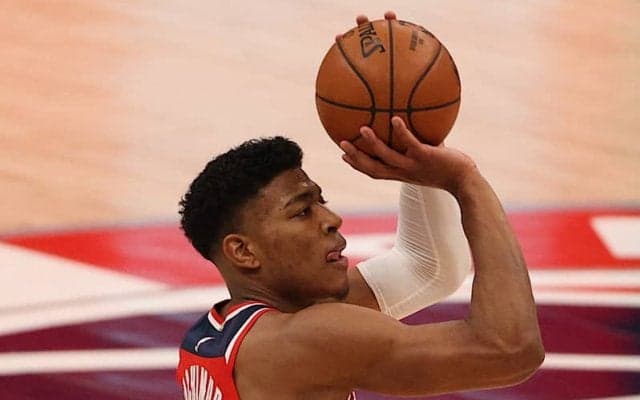 ウィザーズはスパーズに惜敗して連勝ストップ…復帰した八村は13得点