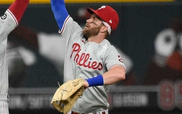 【MLB】350億円男も仰天！　空中で打球衝突の奇跡に米衝撃「トリックだ」「天文学的数字」