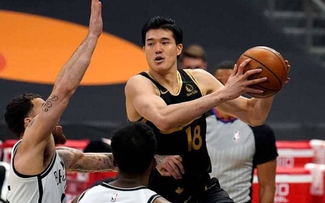 【NBA】渡邊雄太の好判断から相手翻弄　ラプターズの“利他的プレー”が「美しいバスケ」と話題