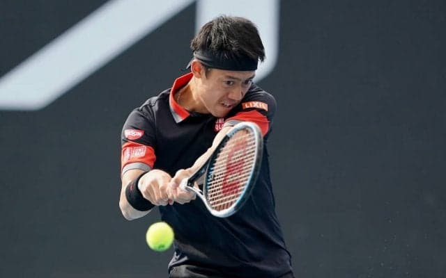 両手バックでコントロールがよくなるちょっとした「コツ」を紹介！(5) 【上達ワード50】[リバイバル記事]