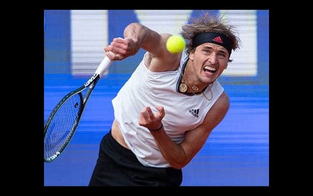 初戦突破も右肘のけがを告白