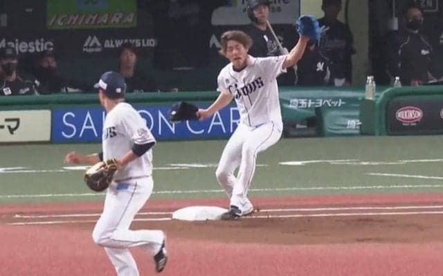 「どゆこと？」「知らんかった」　奇妙な珍事発生…1イニング「2併殺打」の“謎”