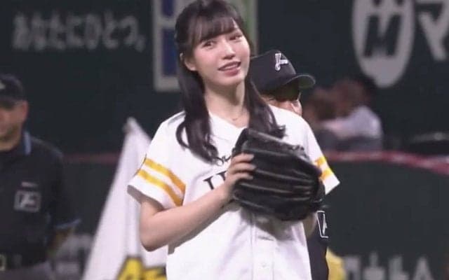 HKT48の“道産子”がショーパン姿でド緊張始球式「どこに投げたかあんまり覚えてない」