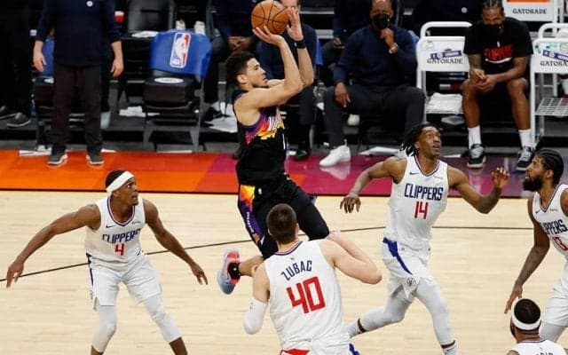 11年ぶりのプレーオフ返り咲きを決めたサンズ、ブッカーは「やっと実現できたよ」