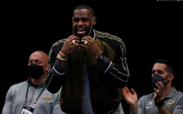 レブロン・ジェームズが来週中に戦列復帰へ、「準備が整えばプレーするさ」と指揮官