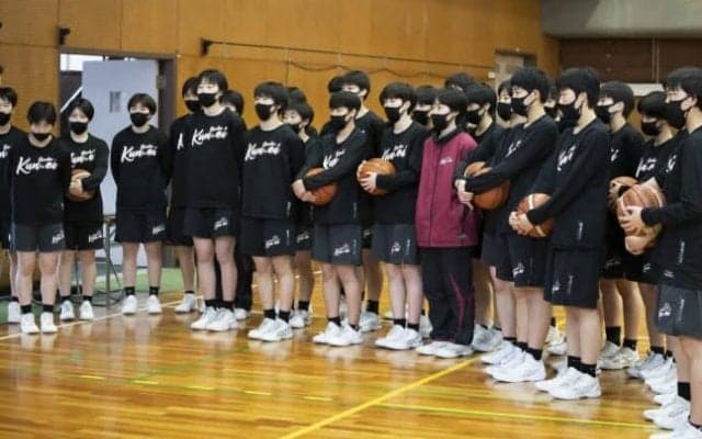 苦境に立ち向かう大阪薫英女学院の安藤香織コーチ 「当たり前の大事さをしっかりと感じて、できる最大限の準備をする」