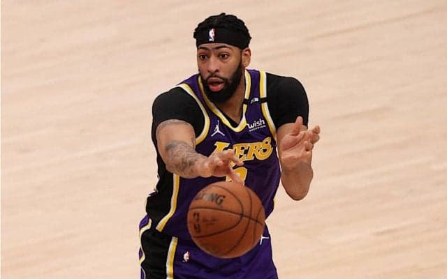 デイビスがレイカーズの現状について「危機感を抱いてプレーしなければ」