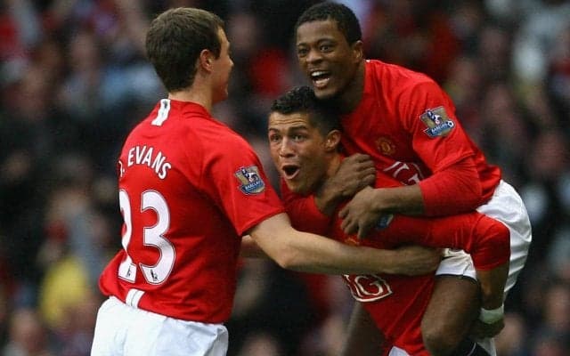 エブラが“肉体美”でC・ロナウドに対抗！「嫉妬はしないで」