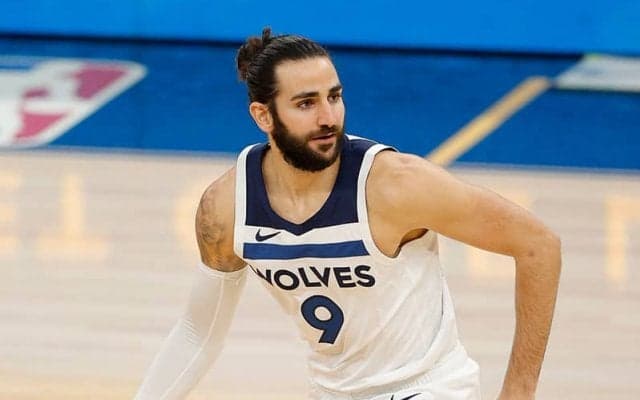 ルビオら3選手が20得点超え、ウルブズがウォリアーズを終盤で突き放して勝利