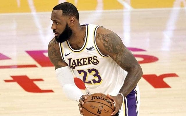 【NBA】レブロンが野次で“泣いた”　まさかの赤ちゃん変貌に米喝采「超面白い」「いい返し」