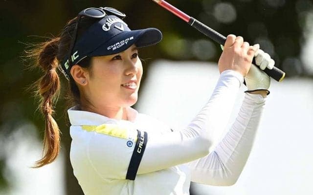 20歳西村優菜、1打差暫定2位浮上　パット好調6アンダー「こんなゴルフもあるんだなと」
