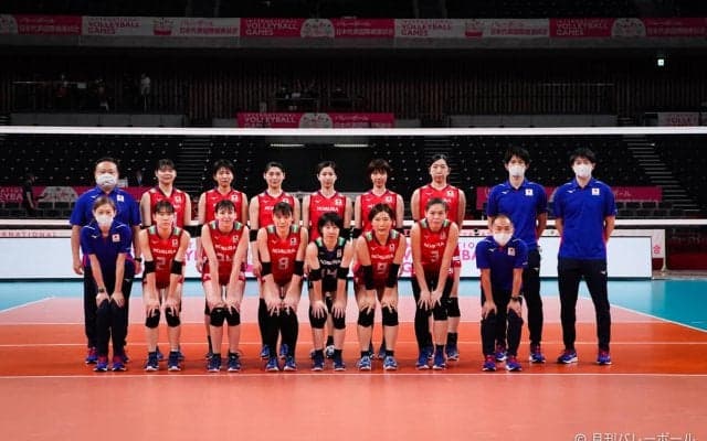 女子日本代表 奮闘及ばずストレート負け