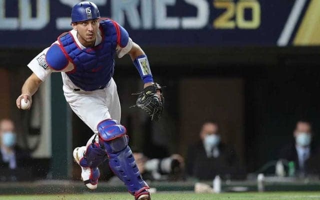 【MLB】「アメージング！」　ド軍捕手、片膝付き倒れ込みサイド送球での二盗阻止に米興奮