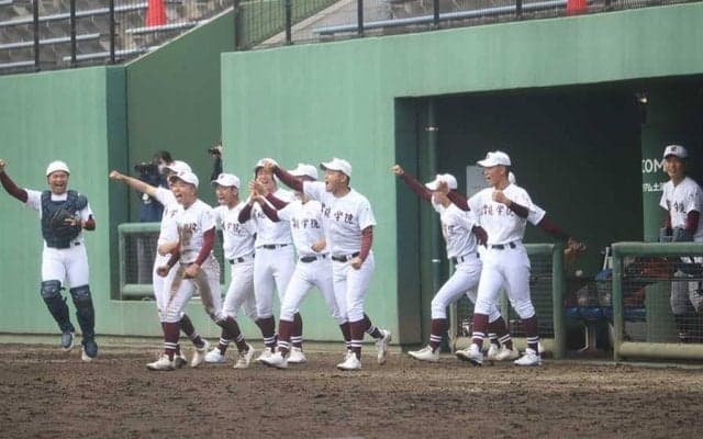【高校野球】途中出場野手がサヨナラ打　「野球の神様」を感じた常総学院・島田監督の“手応え”