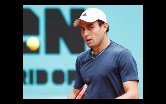  今季躍進カラツェフ 初戦突破 