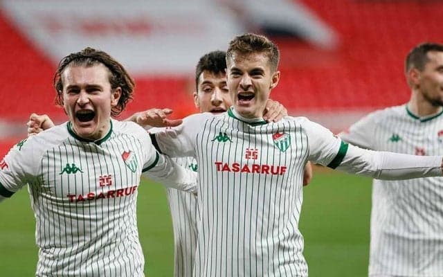 サッカー場が口を開けた!?　超奇抜“ワニ型の外観”に海外興味「ラコステFC」「ワオ」