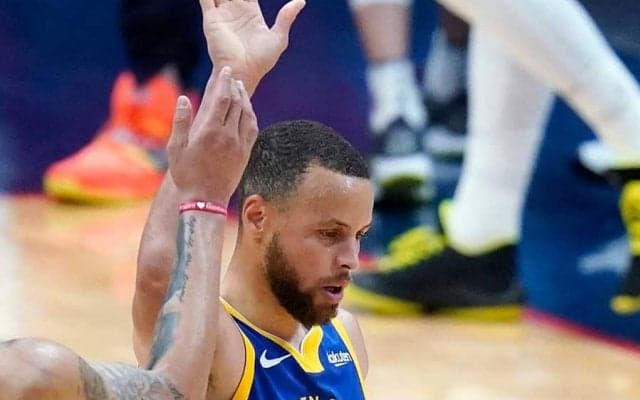 【NBA】カリー、触れずに相手を転倒させる“アンクルブレイク3P”に米驚愕「レベルが違う」