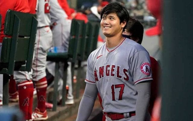 【MLB】大谷翔平の凄いコミュ力　全員とグータッチする33秒間に米注目「彼が大好き」「最高」