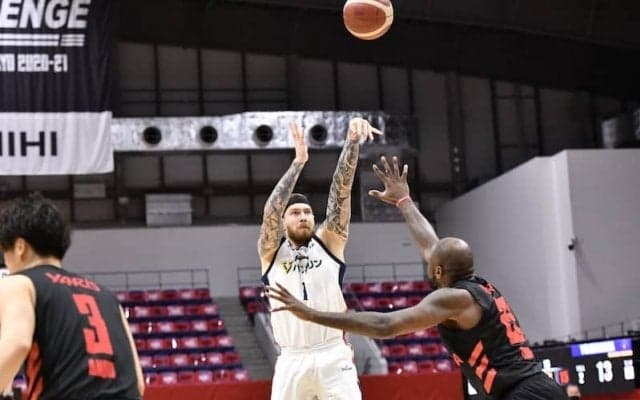 横浜が竹田謙の現役最終戦を勝利で飾る…アウダが23得点を挙げA東京を撃破