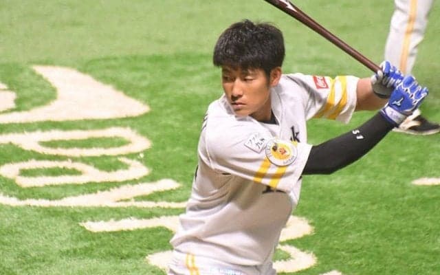 初スタメンで3安打4打点の大活躍　開幕1軍から漏れた鷹・上林が抱えていた思いとは…