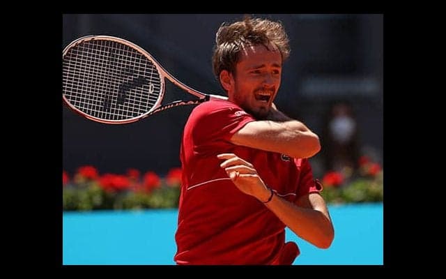 逆転勝ちで今季クレー初戦白星