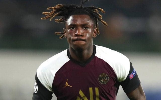 「痛みを取り除く」PSGストライカーがホームレスの人々に自ら食料を配布