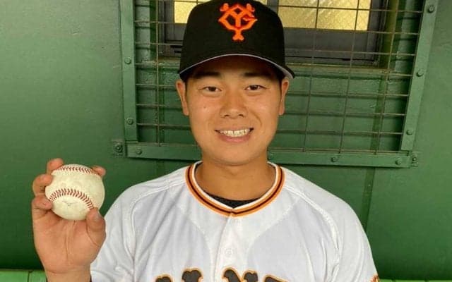 巨人育成・坂本勇人がフルスイングで“プロ初安打”　記念の一打はDeNA今永から