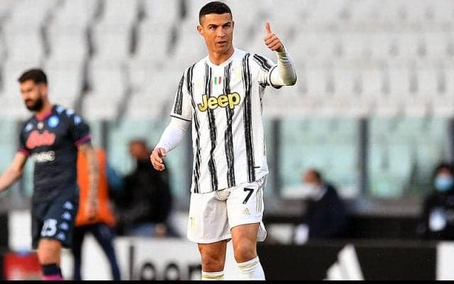 C・ロナウドが難病患う赤ちゃんの治療のためユニを寄付!　投げ捨てた腕章がオークション出品となった縁…