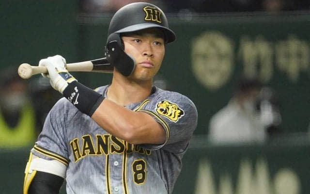 「この球こんな飛ばすんか」　内角高めを“場外寸前弾”…佐藤輝明は「※新人です」