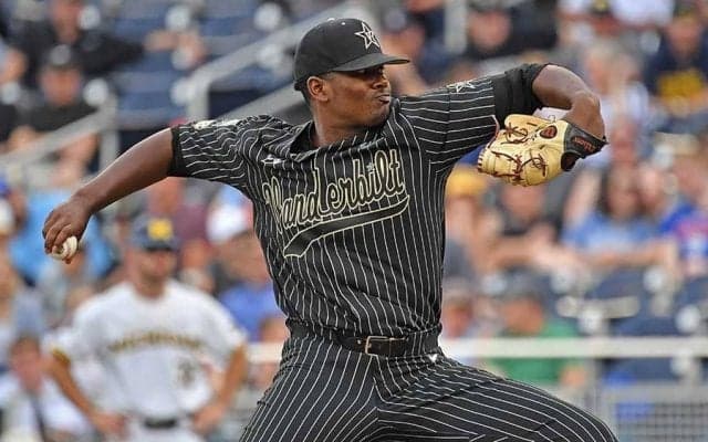 1イニング4Kの衝撃　MLBドラ1候補、逸材大学生の快投に米驚愕「待って、何これ？」