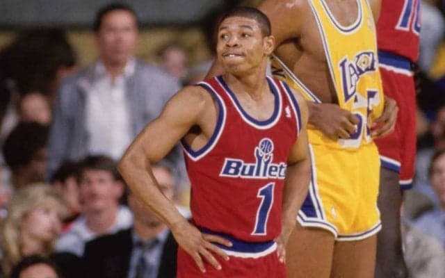 NBA史上最大の凸凹コンビ　71cm差の2ショット復刻に米注目「忘れられない」「凄い」