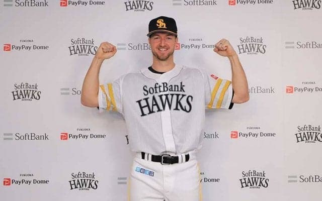 鷹の新助っ人レイが入団会見　15日の2軍戦で来日初登板へ「準備はできている」