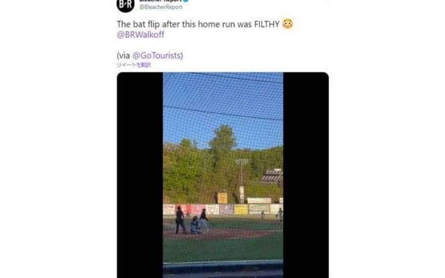 「無礼だ」「馬鹿げている」　上空へ高々投げた“やりすぎバットフリップ”に米物議