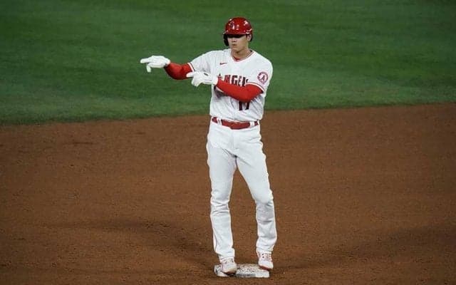 【MLB】大谷翔平は「スーパーヒューマンだ！」　バットの先で捉えた“フェン直二塁打”に敵地驚愕