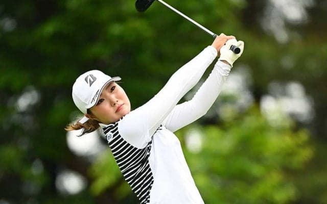 高橋彩華、悲願の初V王手　3打差単独首位キープ、2位に西村優菜、大里桃子、西郷真央