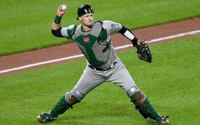 【MLB】一塁走者が絶望した「拳銃」　無駄のない“高速牽制”の「リリースがマジで速い」
