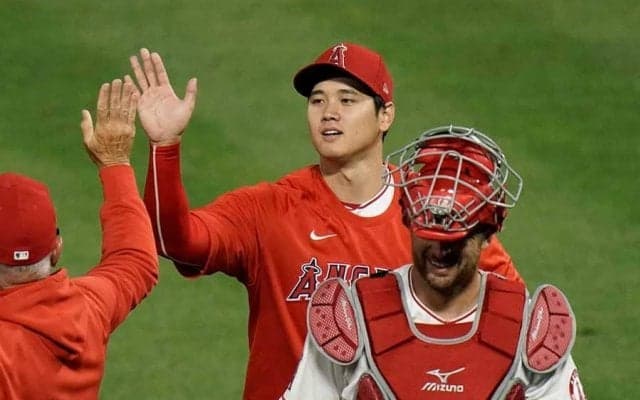 【MLB】大谷翔平、絵になる塁上の“指差しポーズ”にファン興奮「これ異様にカッコ良かった」