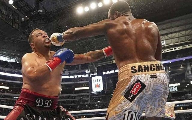 演技で敗北？　後頭部パンチ痛がるボクサーに米注目「やる気なし」「俳優になるべき」