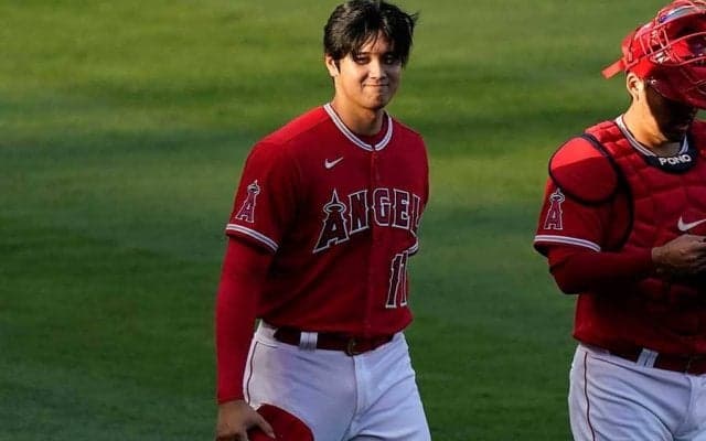 【MLB】大谷翔平、母と撮影“入園式の貴重な1枚”に米驚き「あご紐？」「お母さんにそっくり」