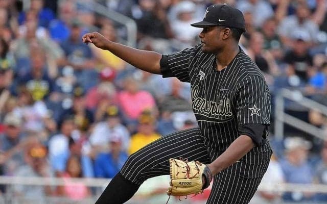 3回で10奪三振!?　ドラ1指名確実の右腕が「とんでもないイニングを打ち立てた」