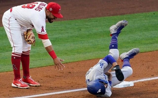 【MLB】股間タッチで悶絶　ド軍ベッツを襲った“笑撃”珍プレー続編に米注目「今回は…」