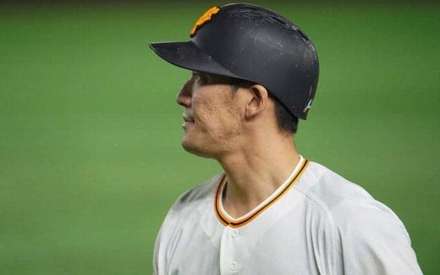 「ファンを泣かせに来てる」　凡退なのに拍手喝采…巨人梶谷、一塁走路での“友情確認”