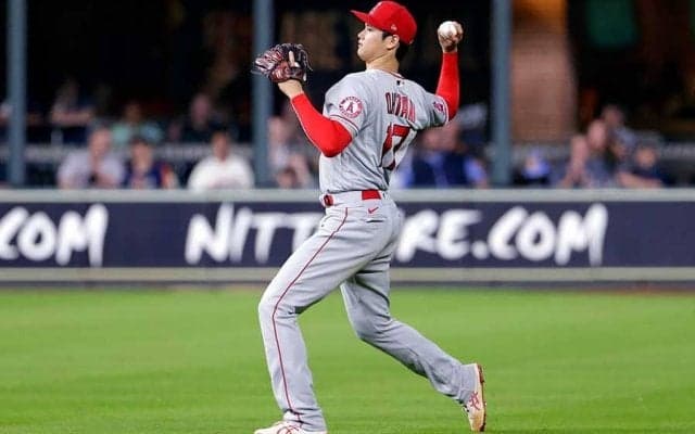 【MLB】大谷翔平が“リアル三刀流”体現　右翼へ向かう姿に米記者驚き「ワオ」「面白い」