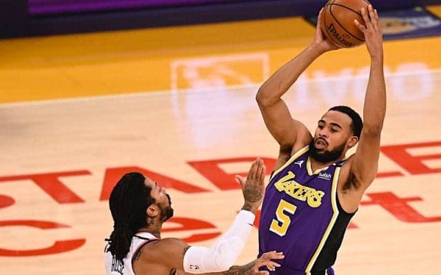 ニックスとの接戦を制したレイカーズ…延長戦で大活躍したタッカーが13得点